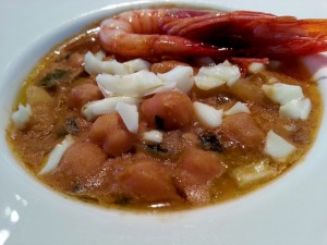 Garbanzos con gambas 