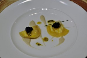 Ravioli de ricota, caviar, anchoa y aceituna. Sanceloni. Los 5 Mejores