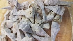 Menestra de Palencia. Los 5 Mejores. Alcachofas cocidas, cortadas y rebozadas.