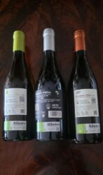 Contras de botellas de Eduardo Peña. Bodega con DO Ribeiro, ganadora dos años consecutivosdel Mellor Branco de Galicia