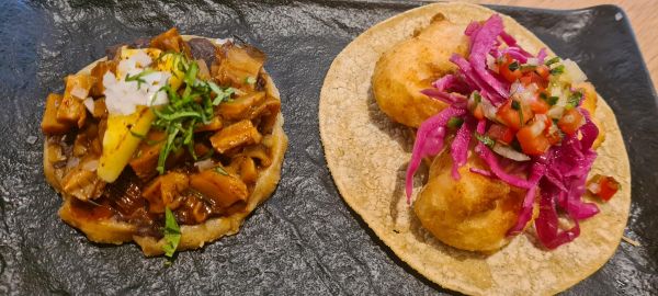 Taco de langostino y sope de hongos al pastor. El Bajío Barrio de Salamanca.