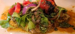 Ensalada berenjena y tomate brasa. Albino. Tapas a la brasa