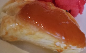 Flan de queso con sorbete de frambuesa