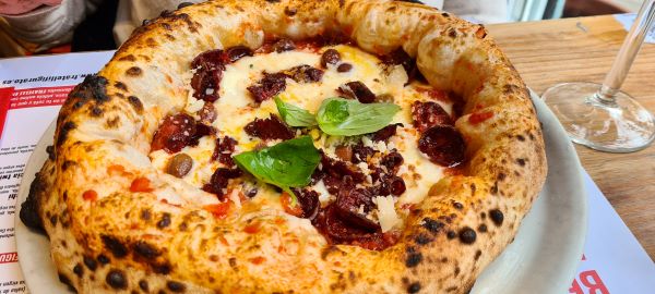 La , pizza premiada de Fratelli Figurato, Chamberí. Los 5 mejores
