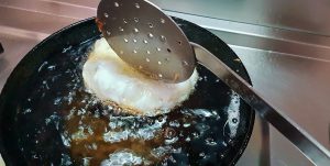 Friendo un huevo. Haciendo hueco a la yema