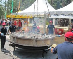 Casa Riquelme de Alicante. Especialista en paellas gigantes características de las fiestas populares.