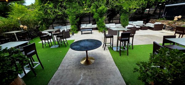 La Terrace de la Vega Alcobendas. Cálido, a cielo abierto, con abundante vegetación, donde disfrutar de la noche. Los 5 mejores.