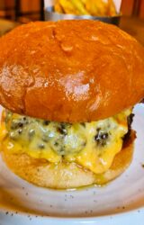 Hamburguesa Singular Mejor hamburguesa del mundo 2024. Hundred. los 5 mejores