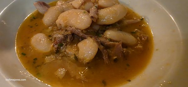 Judiones con perdiz estofada. Barbudo