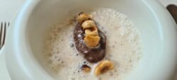 Mousse de chocolate negro oliva y avellanas. Restaurante Velasco Abella